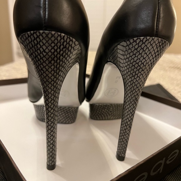 Bebe Black/snakeskin platform Veronica heel - Picture 4 of 10